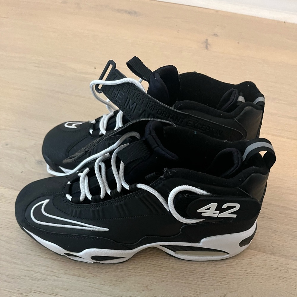 Nike Ken Griffey sneakers Sz 9 w/o box